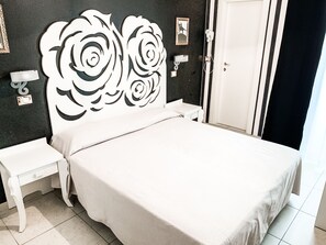Double Room | Minibar, in-room safe, individually decorated, desk - Hotel Le Cinèma (Gatteo)
