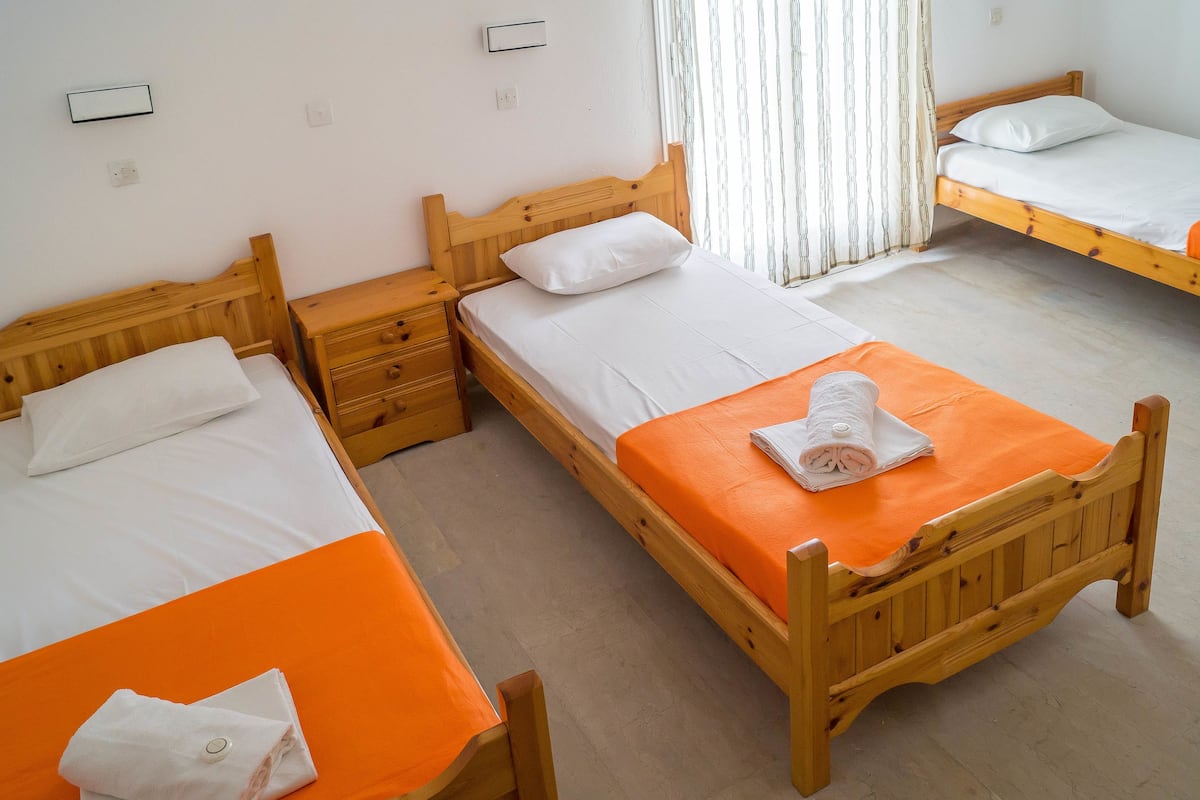 Desk, rollaway beds, free WiFi