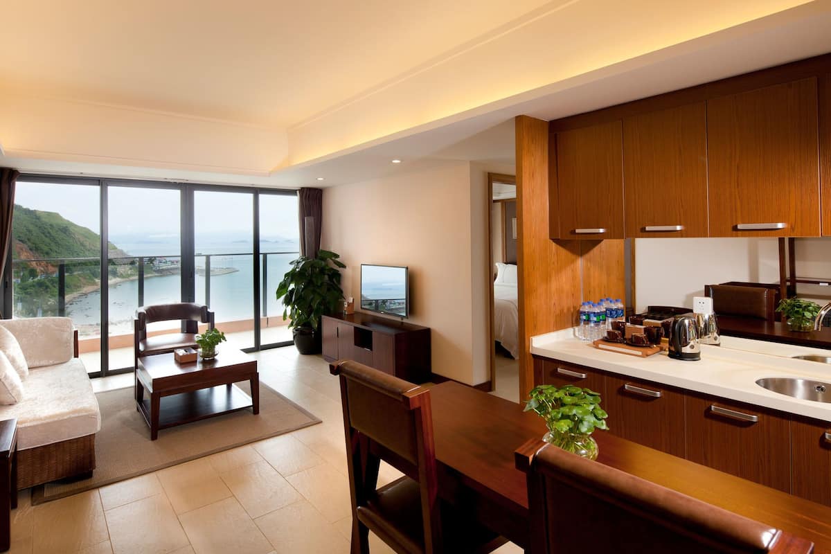 Superior Apartment, 2 Bedrooms | Blackout drapes, WiFi (free)