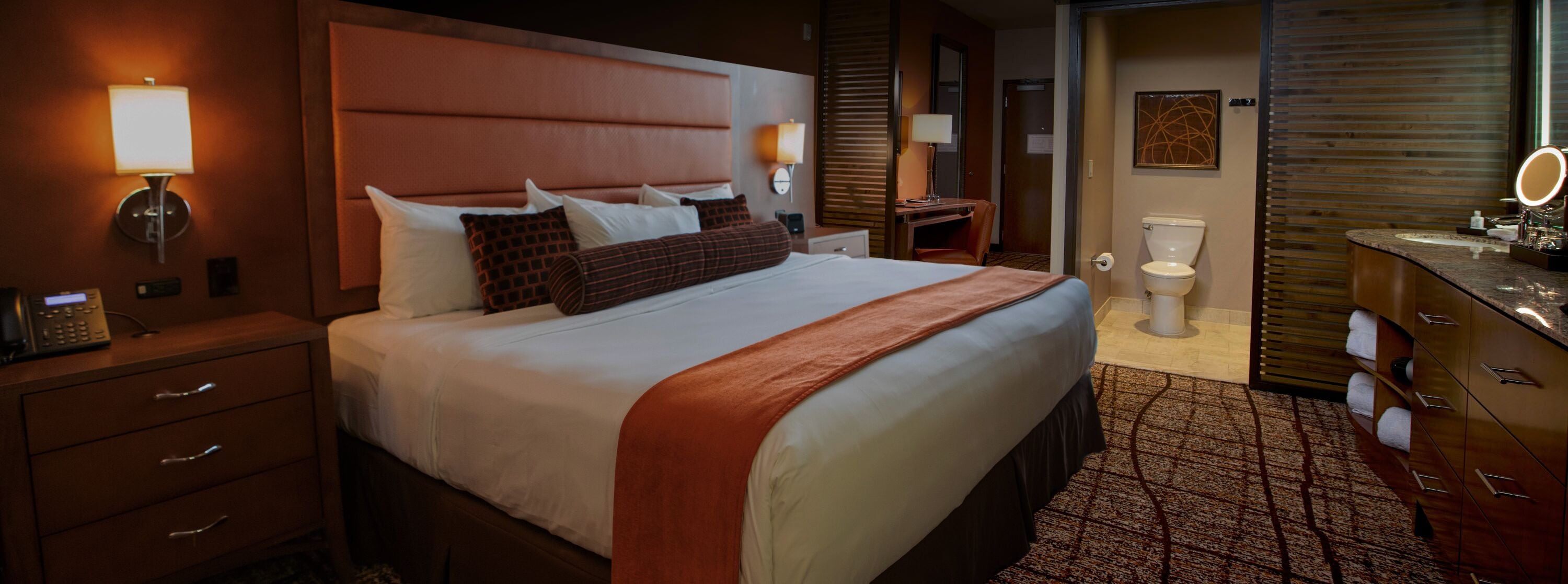 suite, 1 king bed, accessible (luxury king suite - non smoking) | 1 bedroom, hypo-allergenic bedding, in-room safe, desk