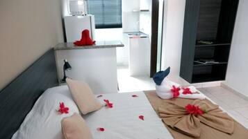 Blackout curtains, free WiFi, bed sheets