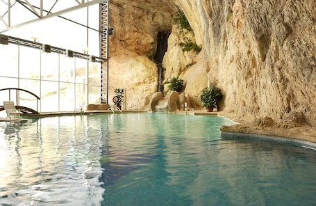 Indoor pool, seasonal outdoor pool. Balneario Sicilia