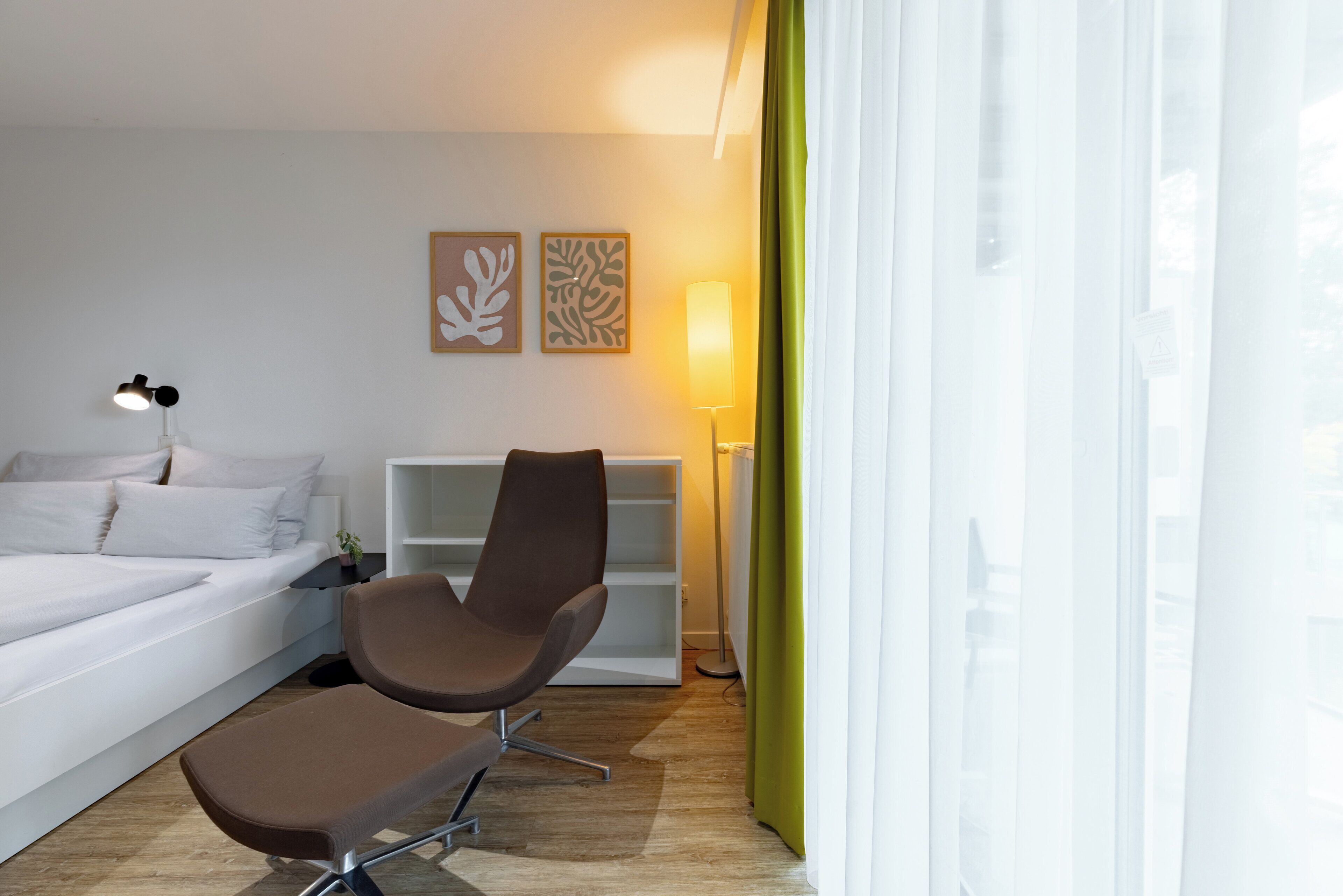 Studio, 1 Queen Bed, Balcony (Furnished Balcony) | Room amenity