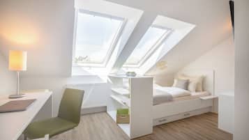 Studio | Allergitestade sÀngklÀder och vÀrdeförvaringsskÄp pÄ rummet