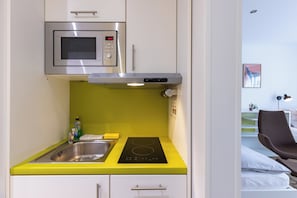 Studio, 2 Twin Beds, Balcony (Furnished Balcony) | Room amenity