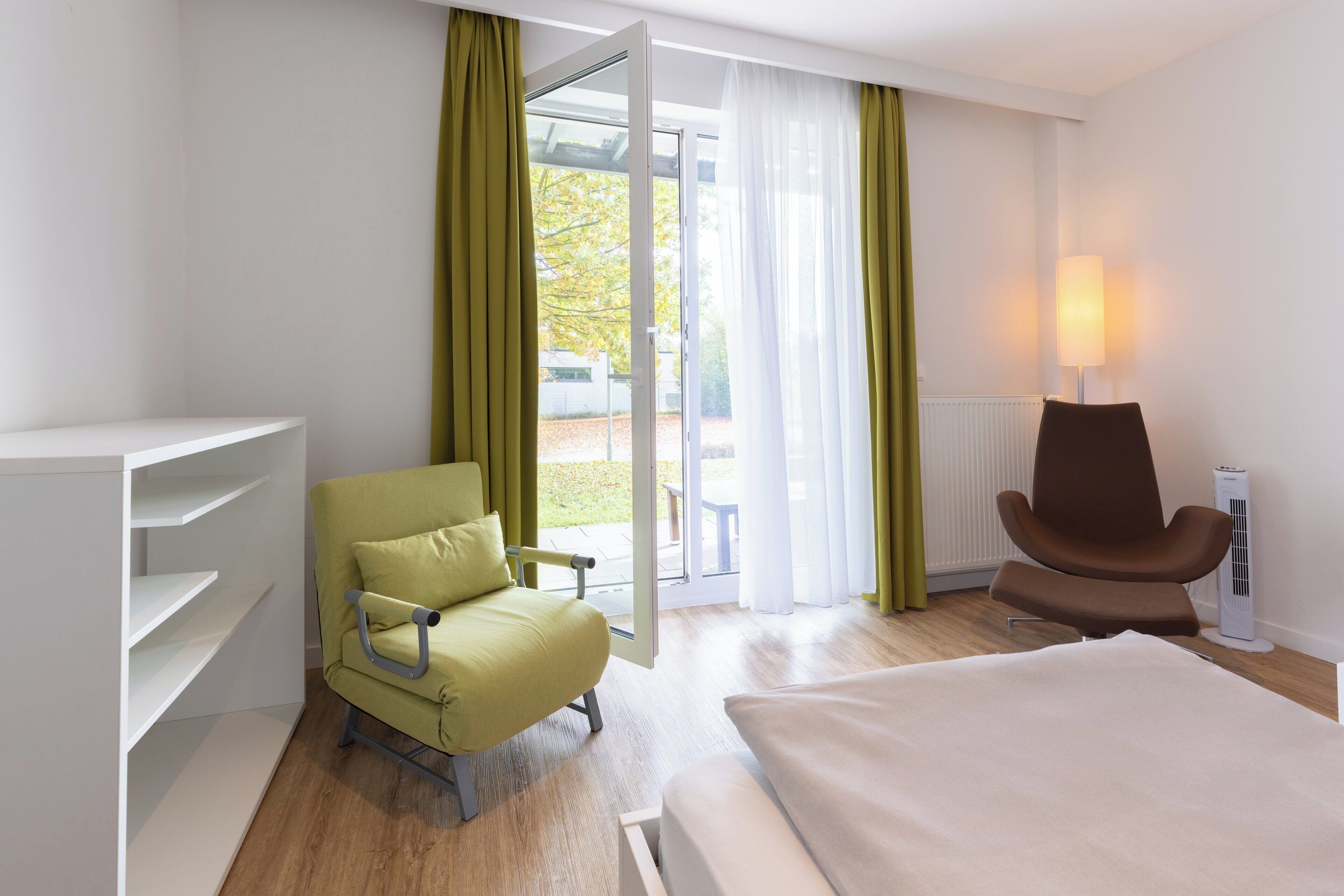 Hypo-allergenic bedding available, in-room safe, desk, blackout drapes