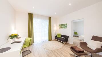 Appartement, 1 chambre (Up to 4 Guests) | 1 chambre, literie hypoallergénique, coffres-forts dans les chambres