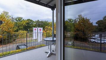 Estudio, 1 cama Queen size, balcón (Furnished Balcony) | Servicios de la habitación