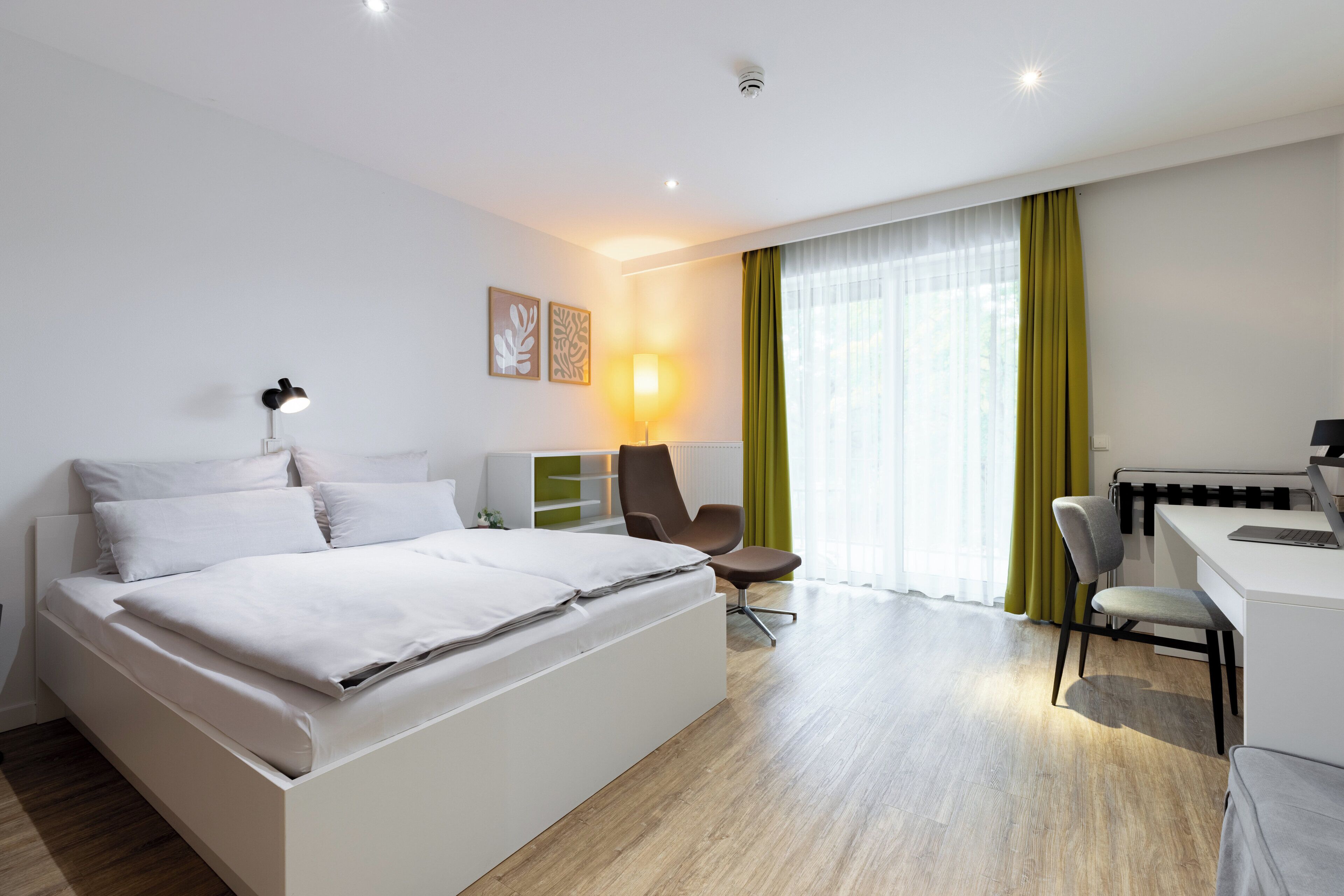 Allergiatestatut vuodevaatteet, tallelokero huoneessa