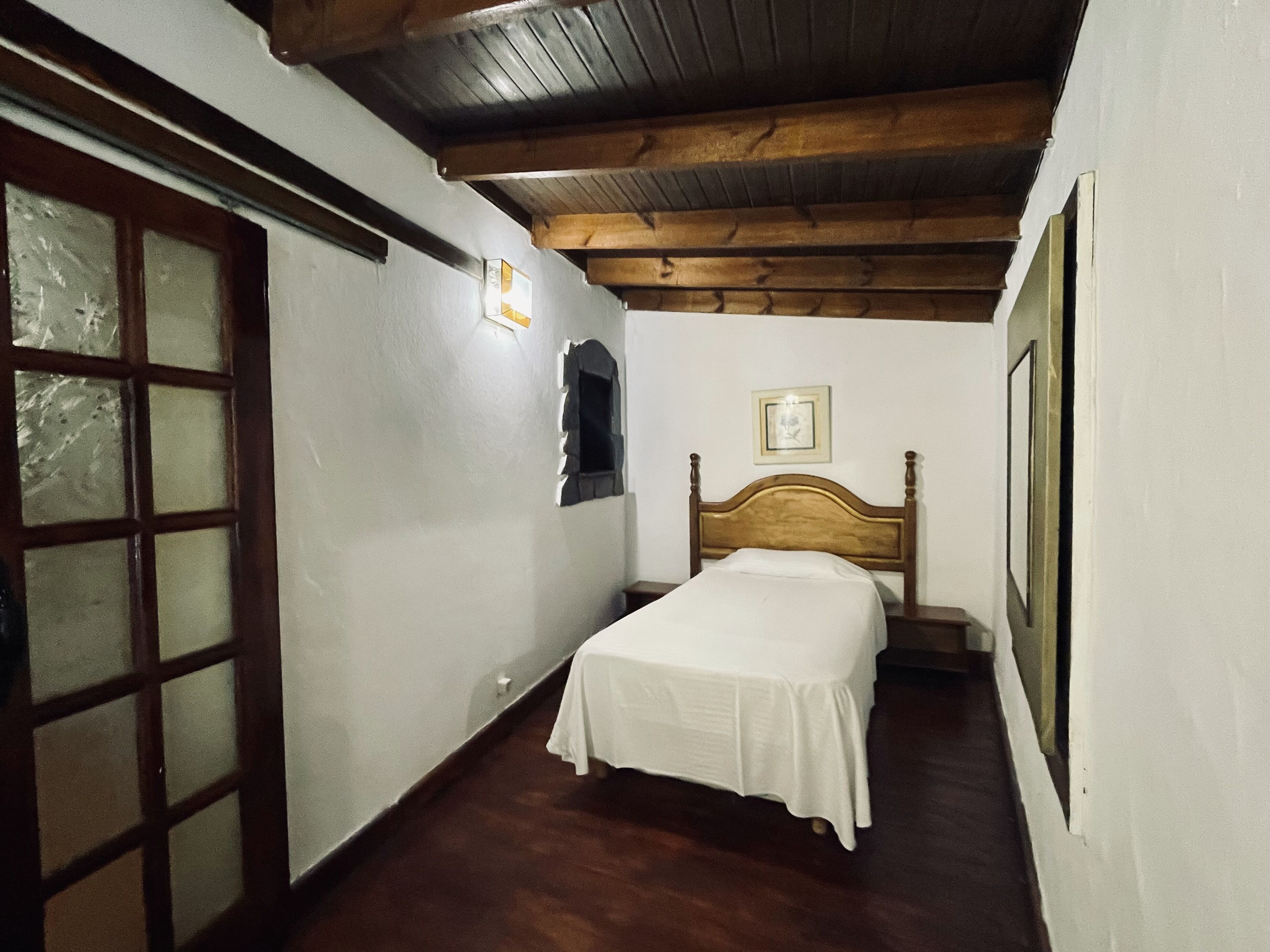 WiFi (free), bed sheets