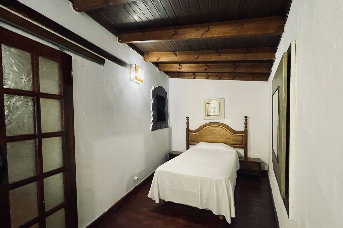 Wifi gratis y ropa de cama