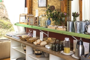 Petit déjeuner continental servi tous les jours en supplément