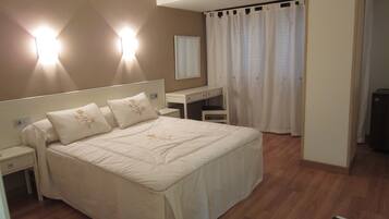Standard Double Room | Desk, free WiFi