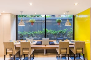 Breakfast, lunch, dinner served; Thai cuisine - Alt Hotel Nana by UHG (Bangkok)