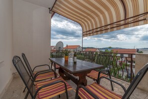 Appartement, 2 chambres, balcon, vue sur la mer | Balcon