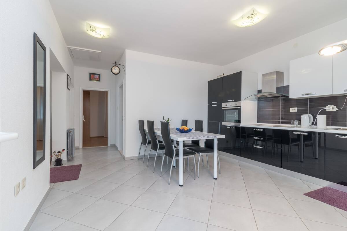 Apartment, 2 Bedrooms, Balcony, Sea View | In-room dining