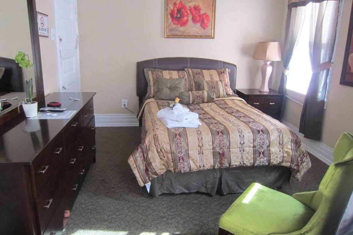 Deluxe Room, 1 Double Bed, Private Bathroom | Individually decorated, individually furnished, free WiFi, bed sheets