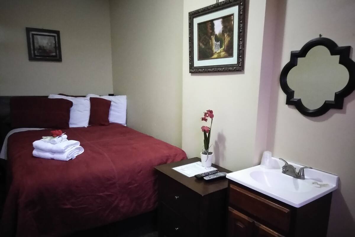 Room, 1 Double Bed, Shared Bathroom | Individually decorated, individually furnished, free WiFi, bed sheets