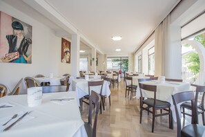Daily full breakfast (EUR 5 per person)