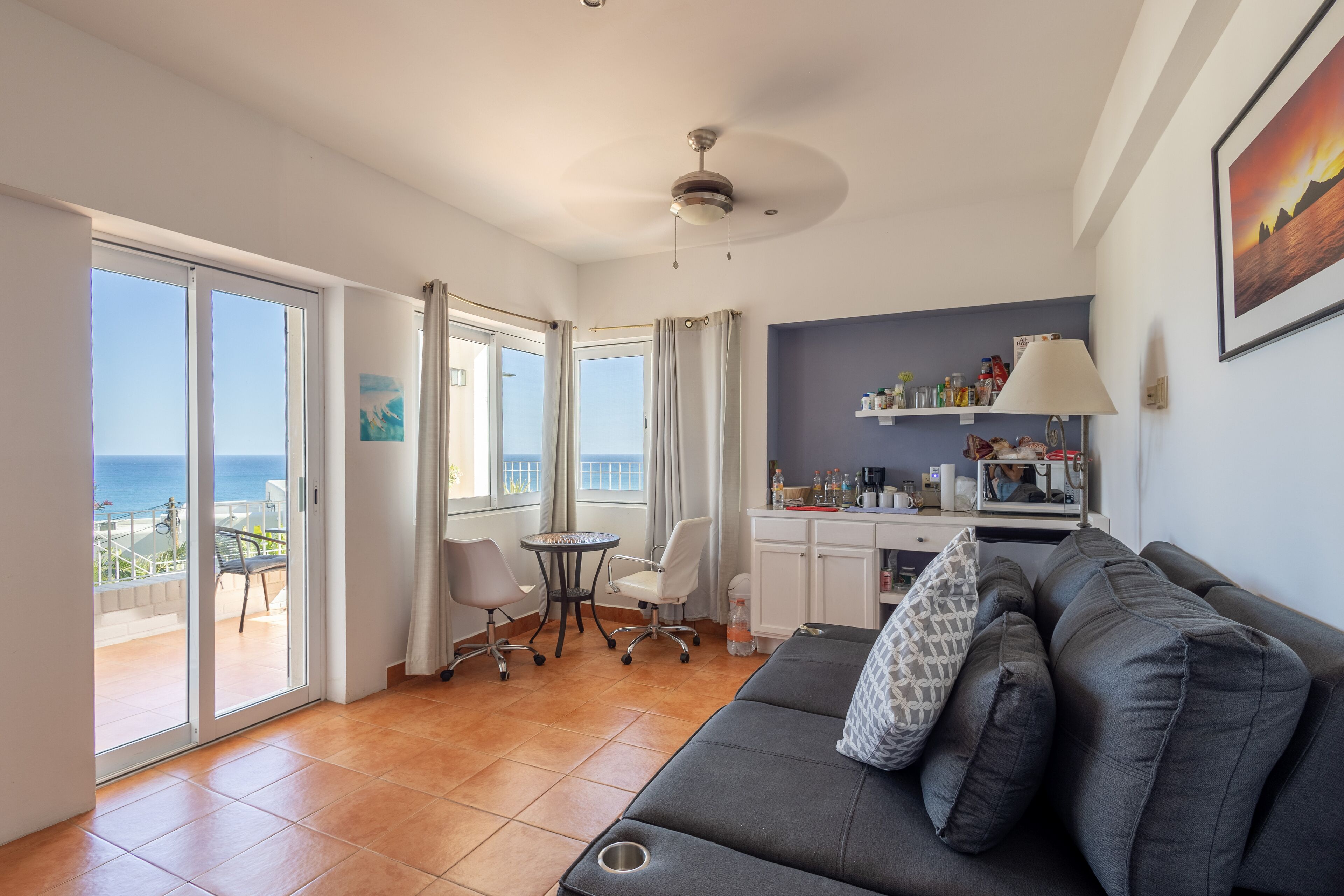 master suite  | living area | 32-inch flat-screen tv with digital channels, tv, streaming services