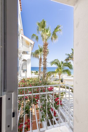 标准房, 露台, 一层 | 沙滩/海景