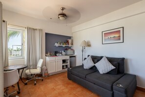 Master Suite  | Área de sala de estar | Televisión de pantalla plana de 32 pulgadas con canales digitales 