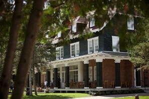 Coffres-forts dans les chambres, bureau, rideaux occultants