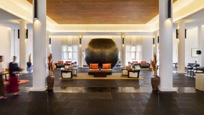 A spacious lobby with a central seating area, large pillars, and a modern ceiling design. - The Lake Garden Hotel Nay Pyi Taw - MGallery Collection (Naypyidaw)