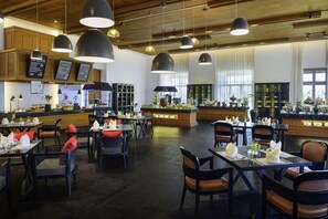 Bữa sáng buffet hàng ngày với phụ phí nhỏ 