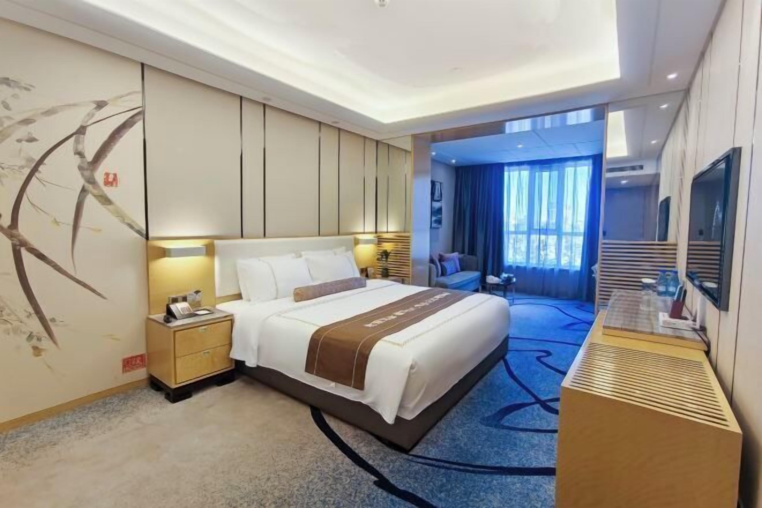 Minibar, in-room safe, alarm clocks