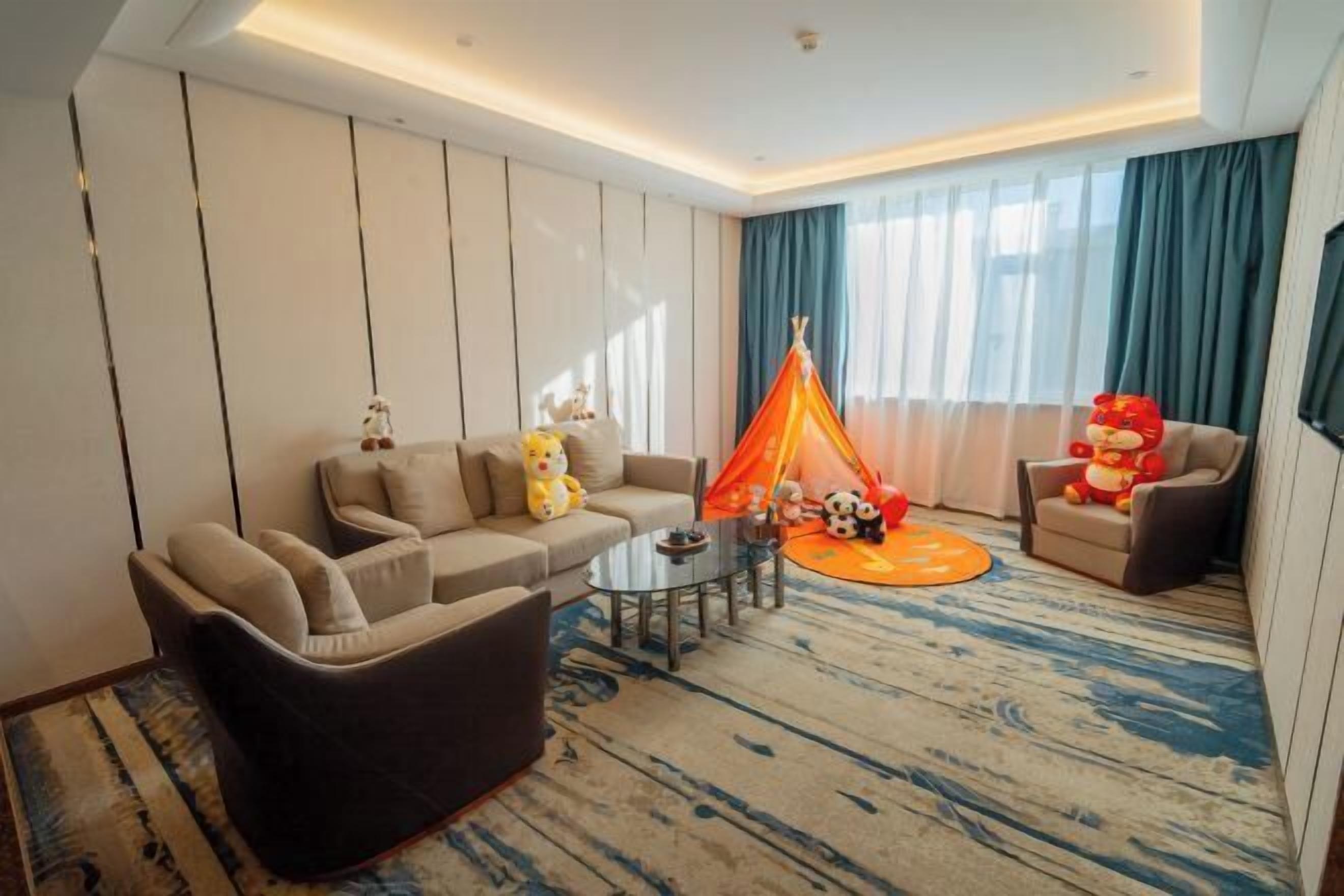 Minibar, in-room safe, alarm clocks