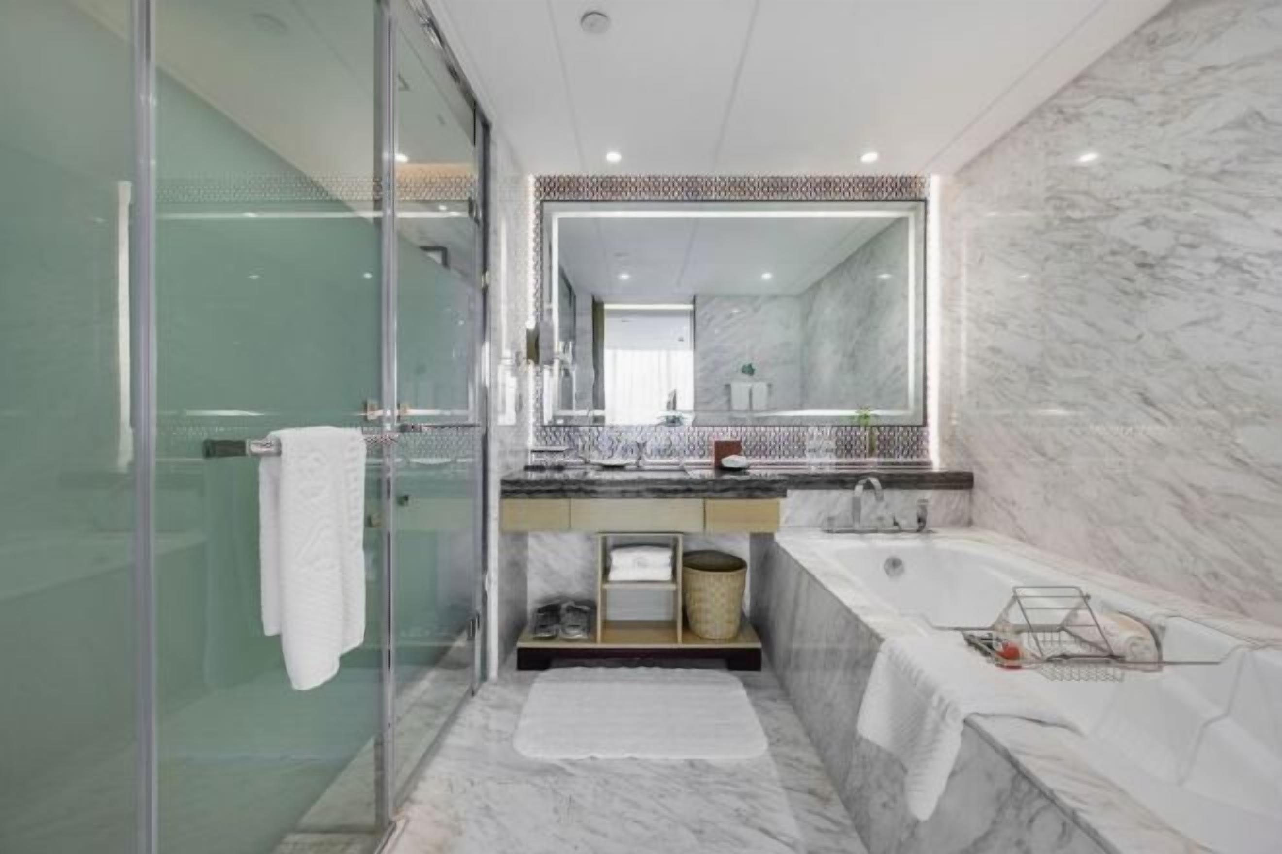 Minibar, in-room safe, alarm clocks