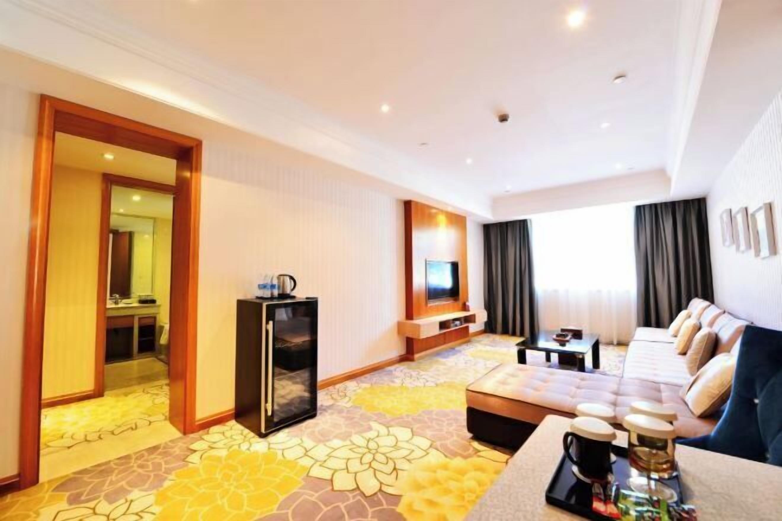 Minibar, in-room safe, alarm clocks