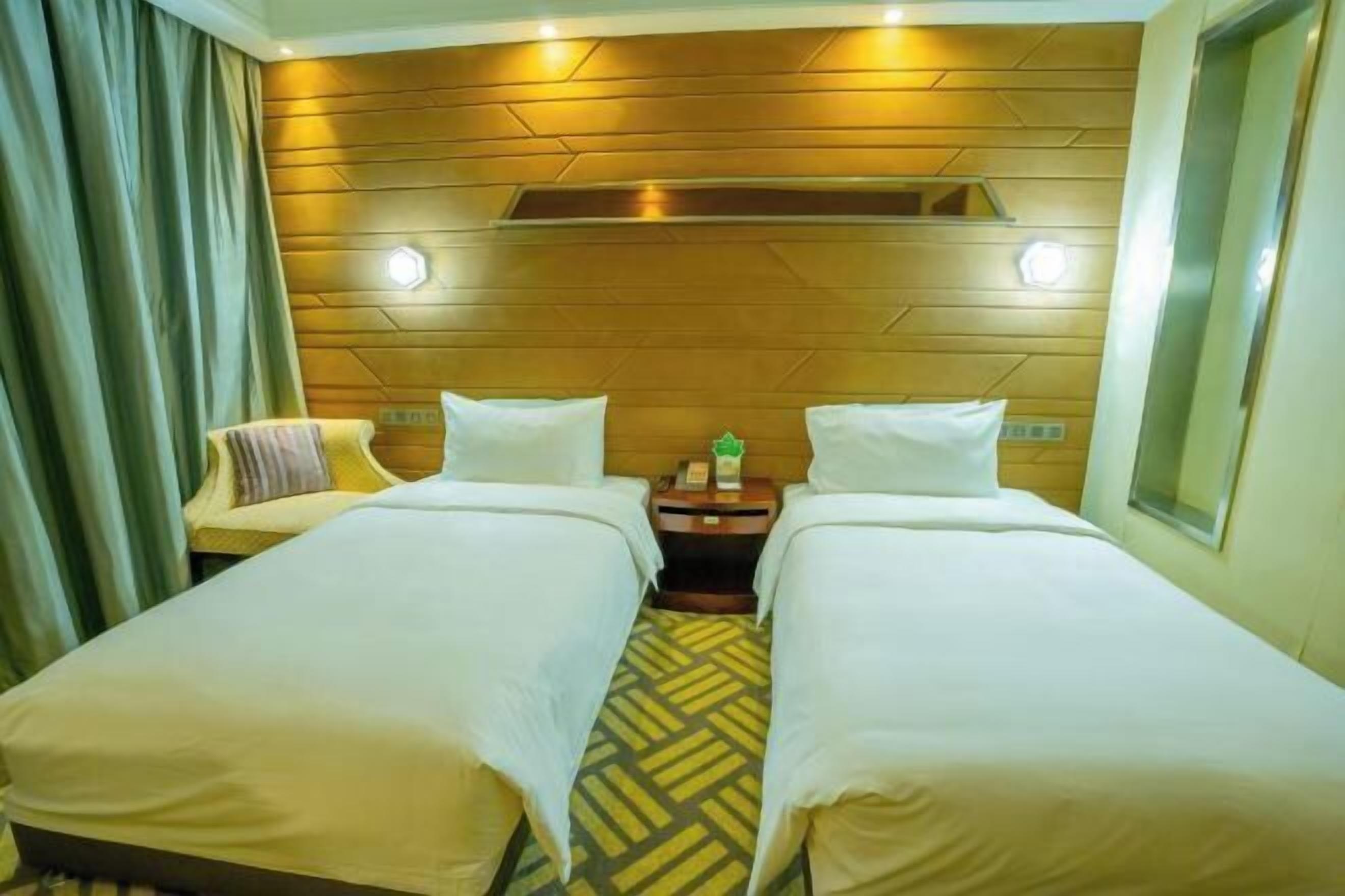 Minibar, in-room safe, alarm clocks