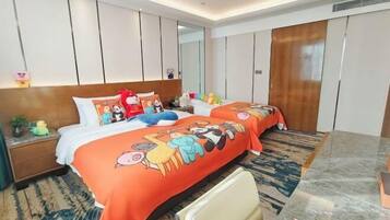 Minibar, in-room safe, alarm clocks