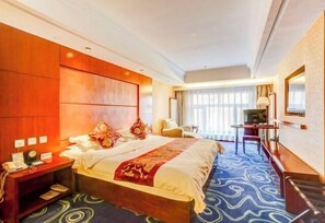 Minibar, in-room safe, iron/ironing board, Internet