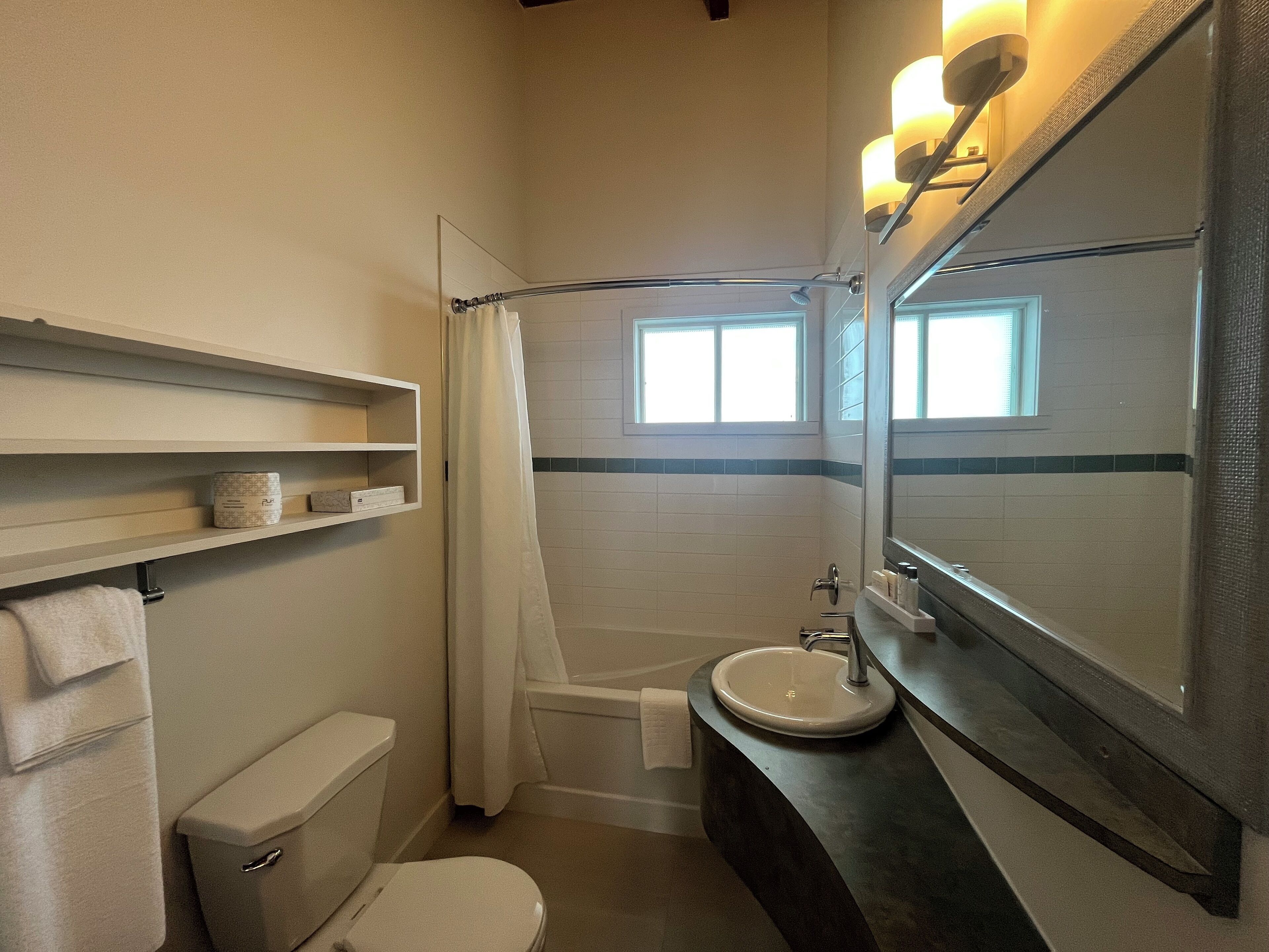 comfort room | bathroom | combined shower/bathtub, free toiletries, hair dryer, towels