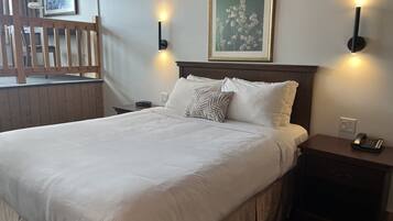 Room, 1 Queen Bed | Iron/ironing board, free WiFi, bed sheets