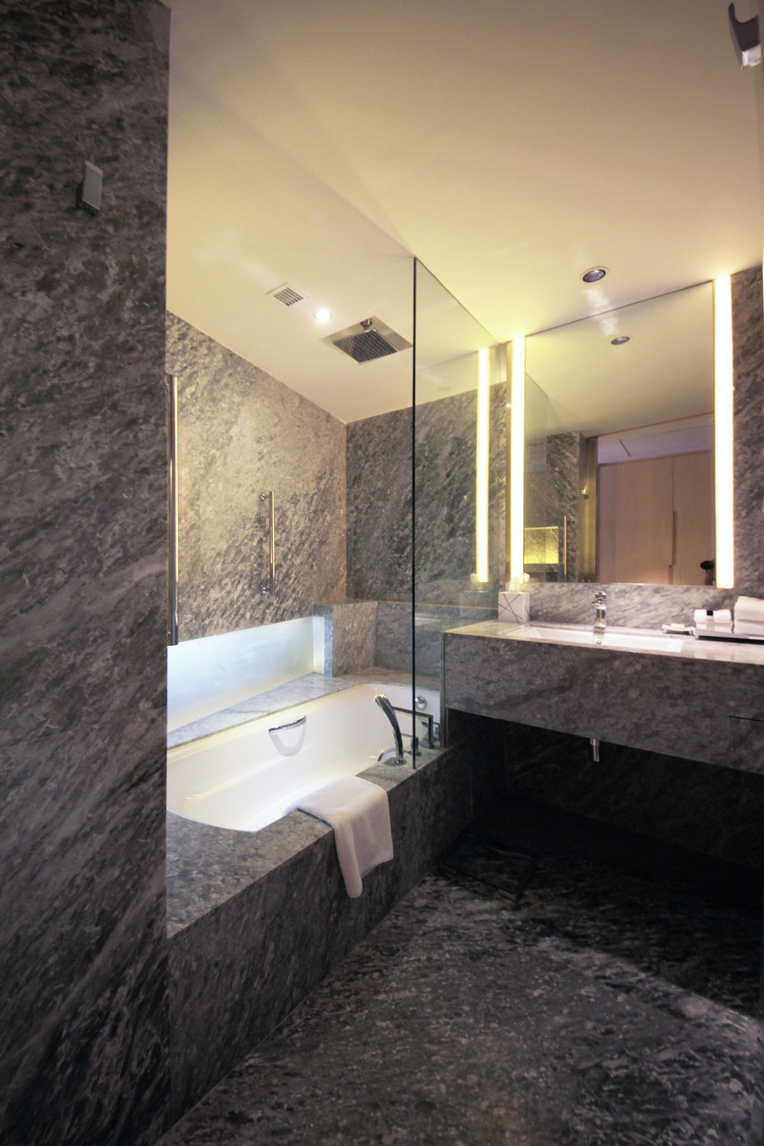 combined shower/bathtub, deep-soaking bathtub, free toiletries