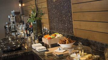 Café da manhã completo todos os dias mediante uma taxa