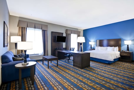 Studio, 1 King Bed, Refrigerator & Microwave | In-room safe, free WiFi, bed sheets