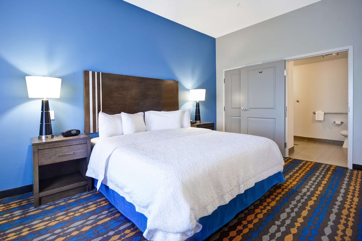 Studio, 1 King Bed, Accessible, Non Smoking | In-room safe, free WiFi, bed sheets