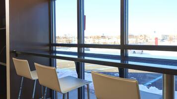 Coin salon dans le hall