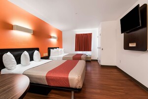 Escritorio, wifi gratis y ropa de cama 