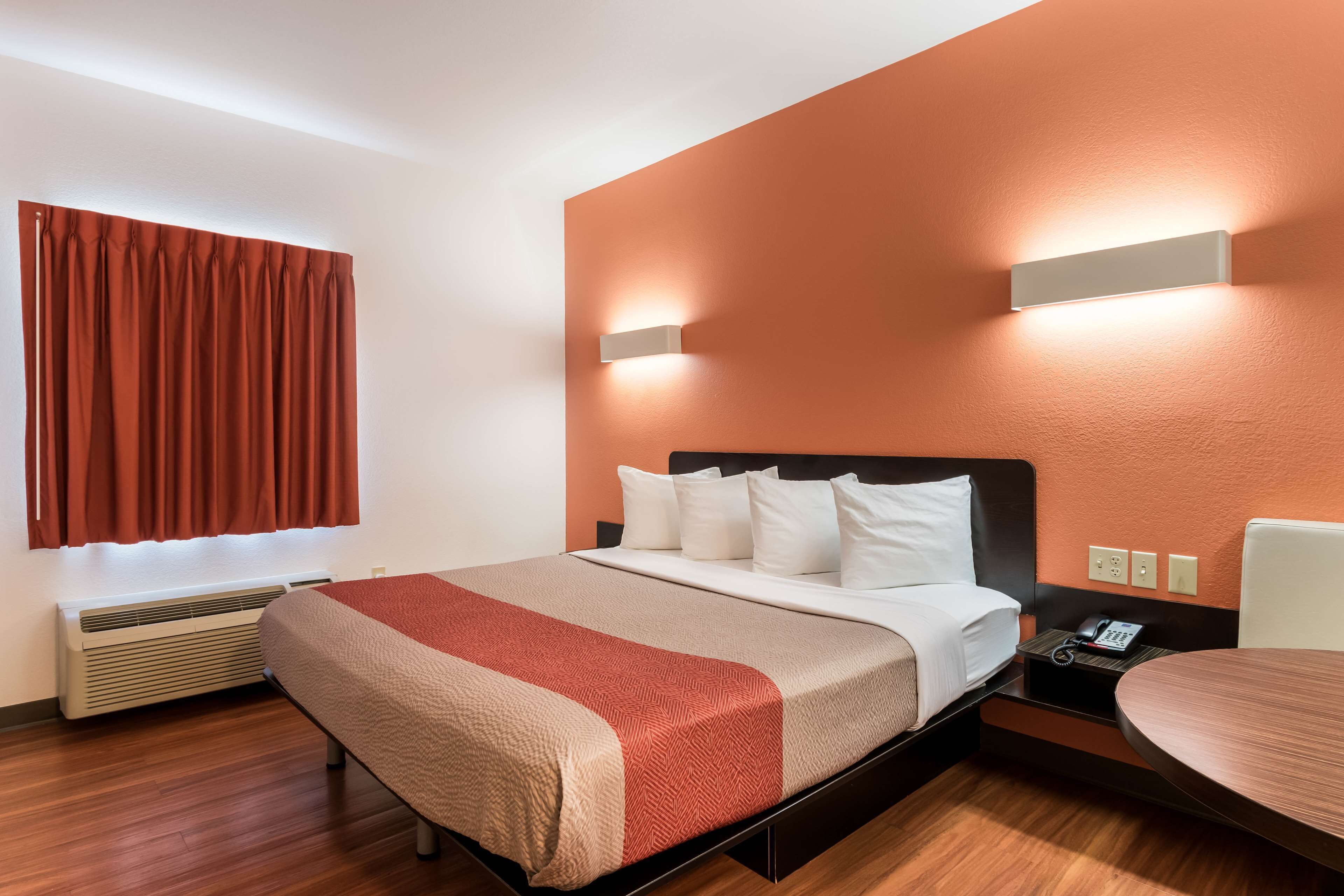 Desk, WiFi (free), bed sheets