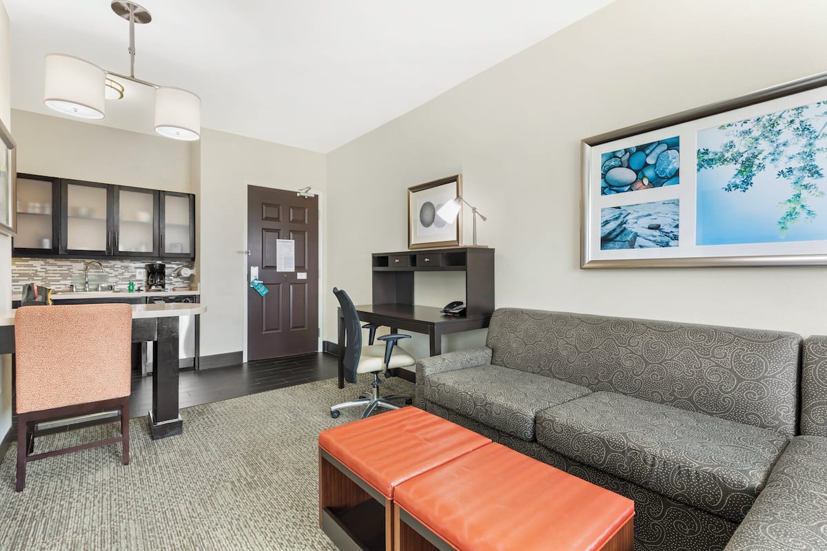 Studio Suite, 1 Queen Bed, Accessible Bathtub, Kitchen (Accessible Tub) | In-room safe, blackout drapes, iron/ironing board, WiFi (free)