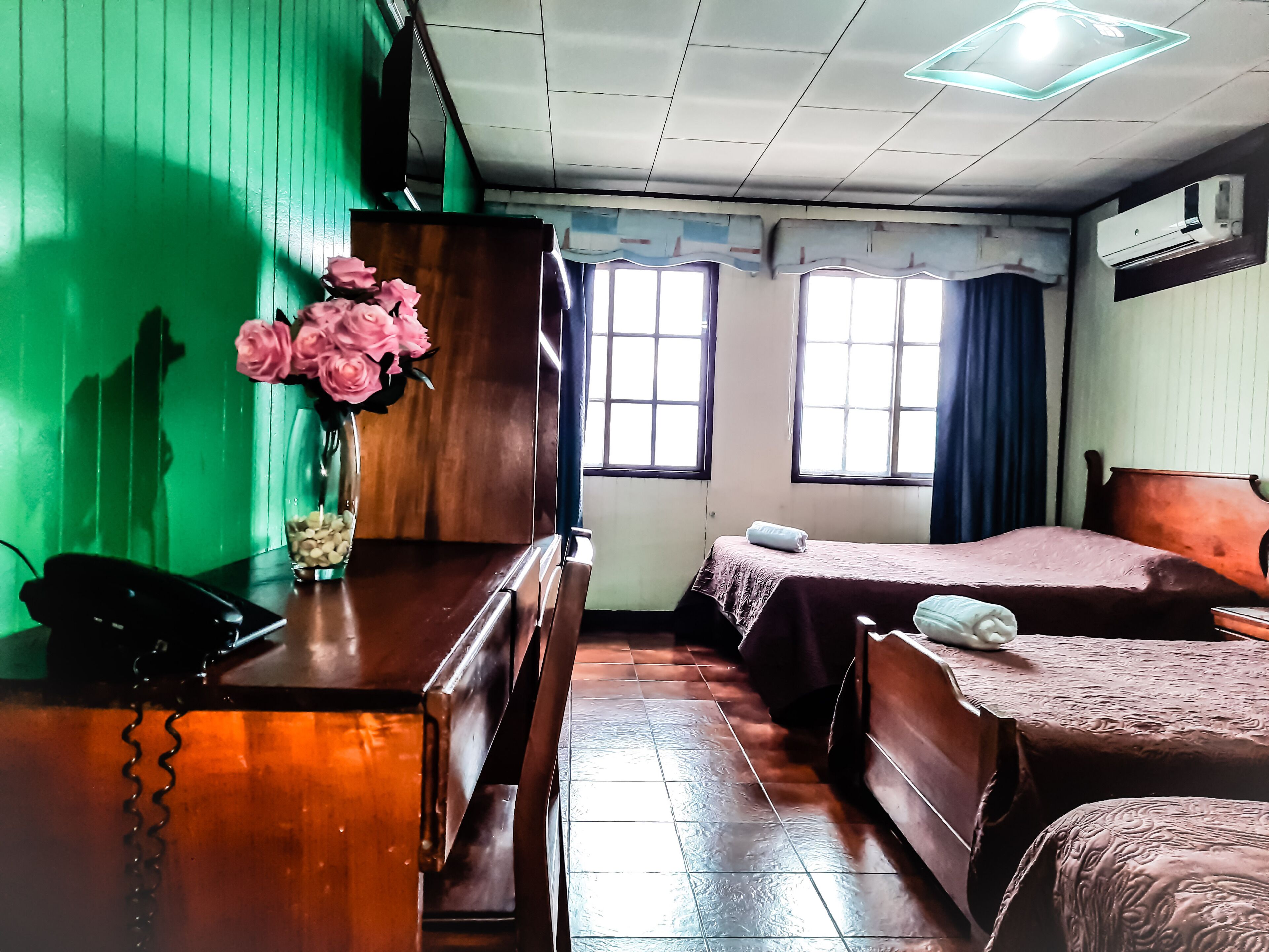 minibar, in-room safe, individually decorated, desk