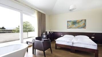 Junior Double Room, Bathtub, Lake View