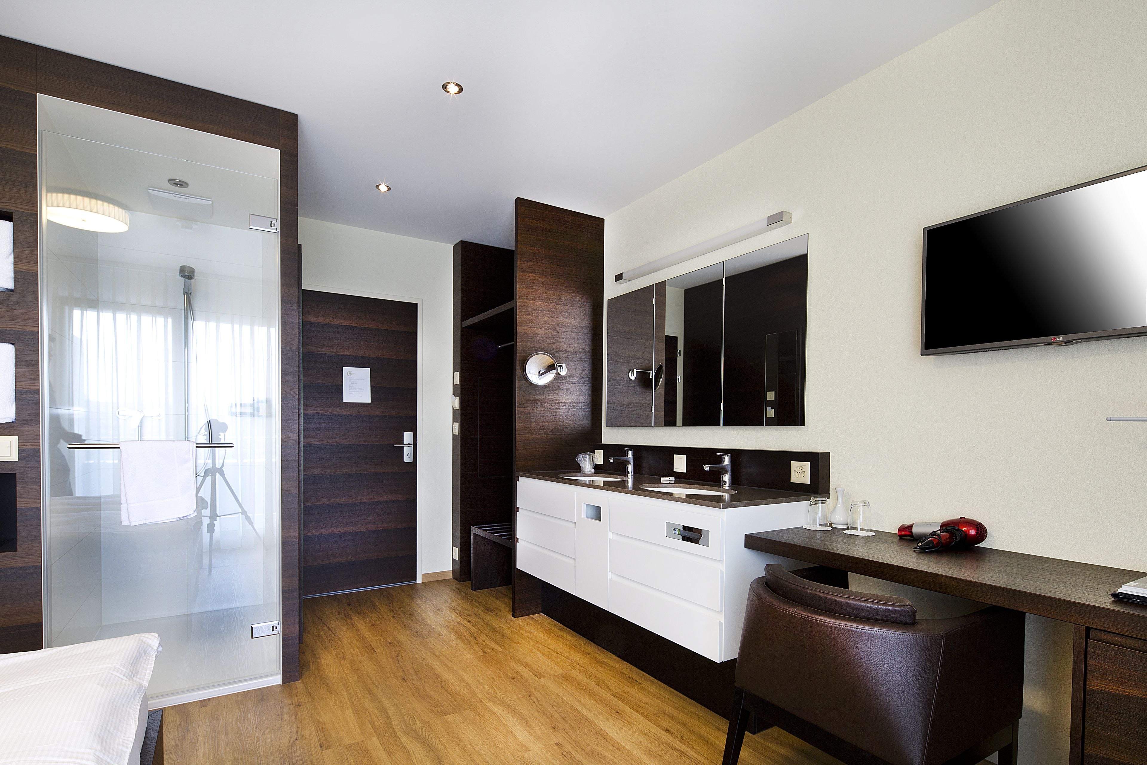 premium bedding, in-room safe, individually decorated, desk