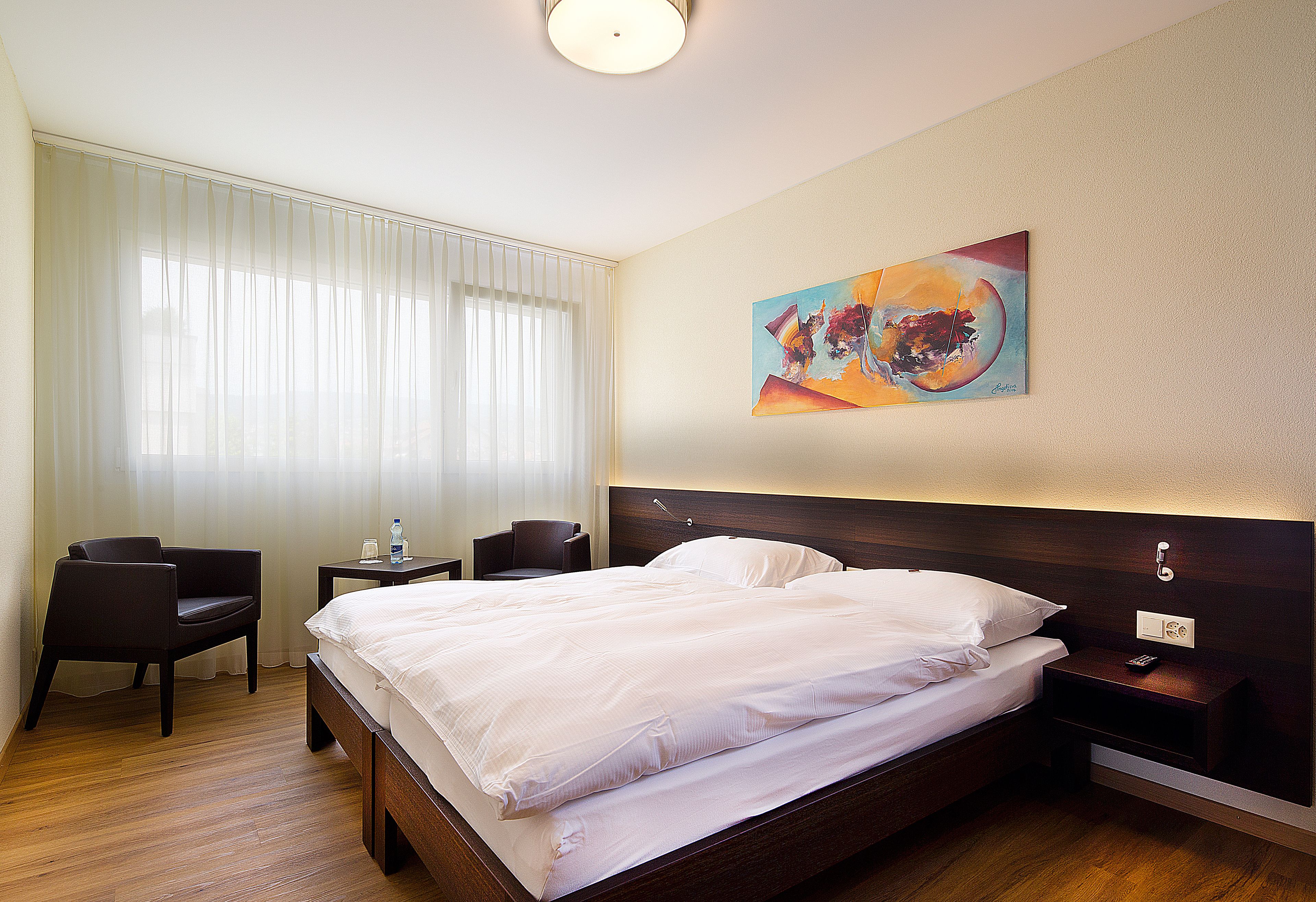 premium bedding, in-room safe, individually decorated, desk